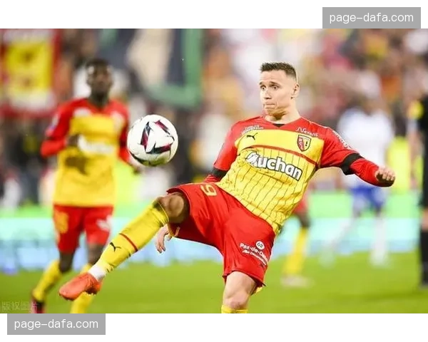 数据分析揭示法甲攻防模式演变，各队平均控球率60%以上射门次数增30%