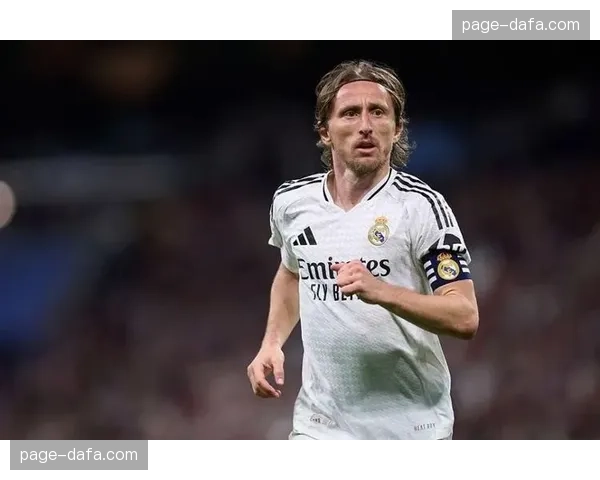 聚焦：38岁的莫德里奇在皇马训练中加练定位球