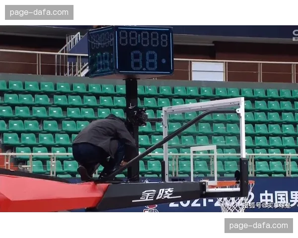 技术台出现计时器故障,比赛中断长达十分钟